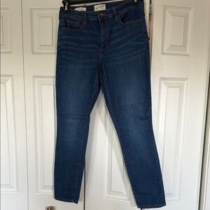 Universal thread size 10 skinny jeans